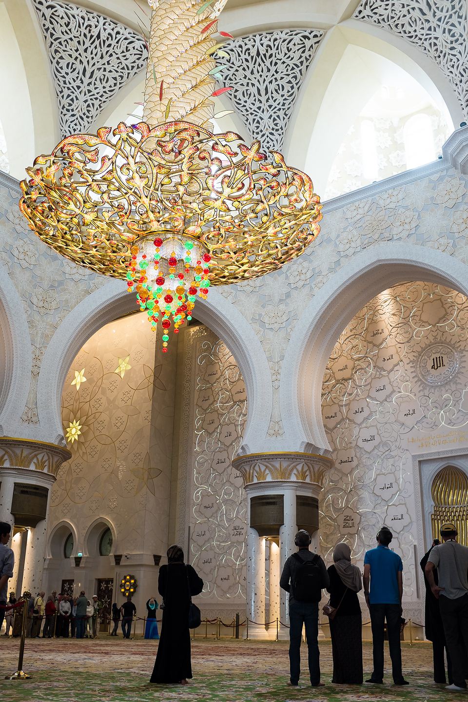 12-tonowy żyrandol w Sheikh Zayed Grand Mosque, Abu Dhabi (Emiraty Arabskie)
